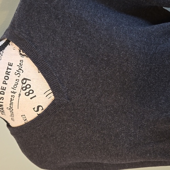 Old Navy sweater - Picture 2 of 7